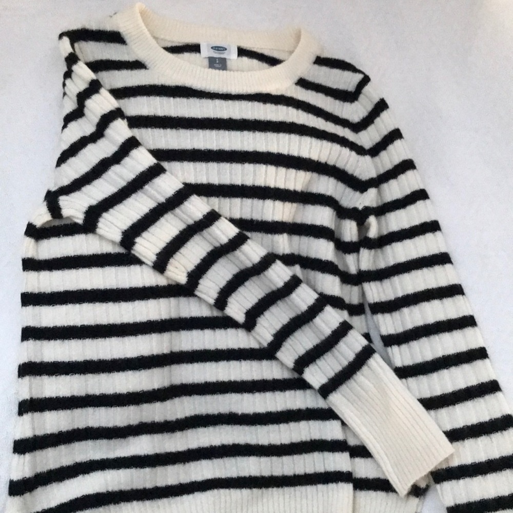 black and cream pullover sweater